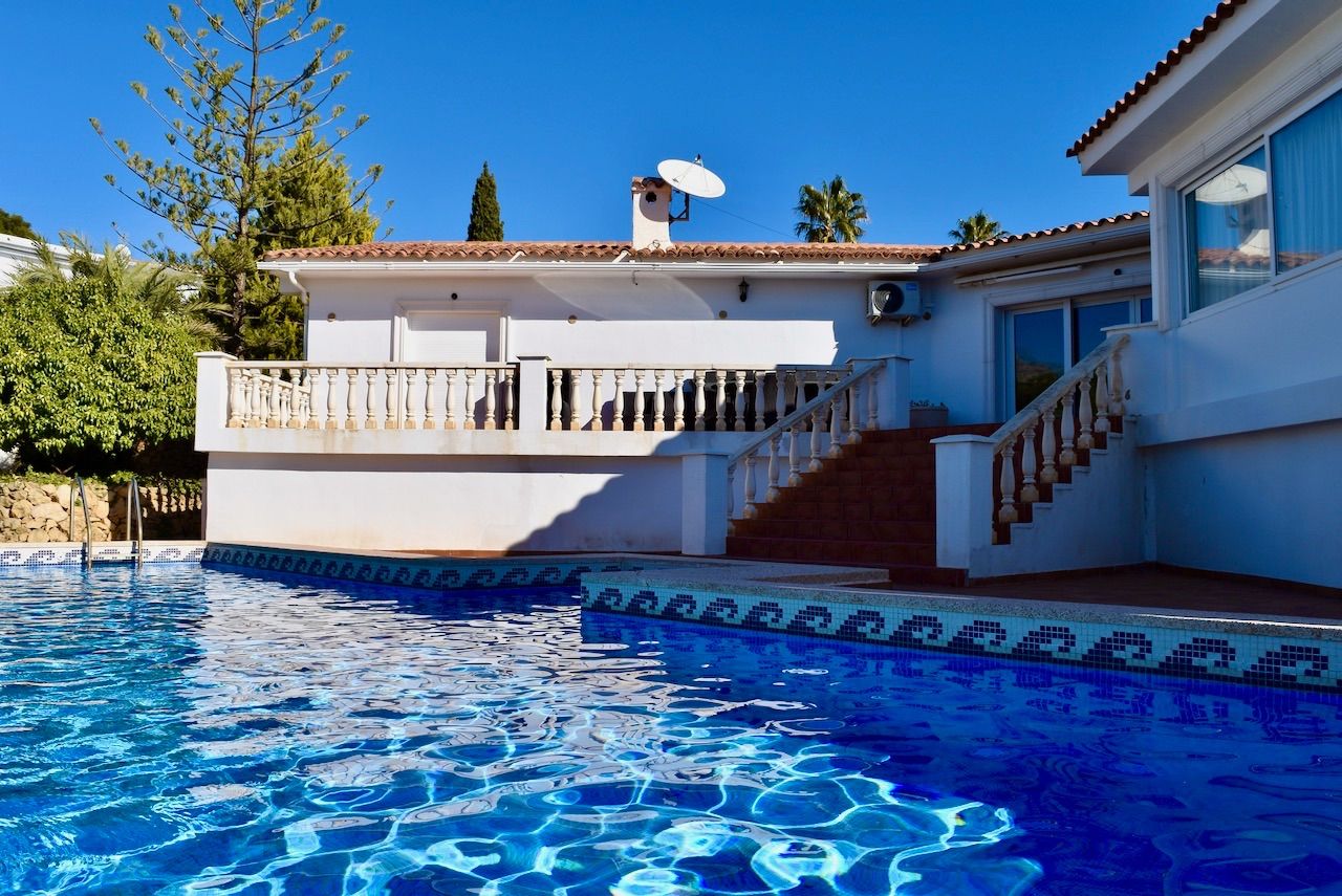 Villa in La Nucía, for sale
