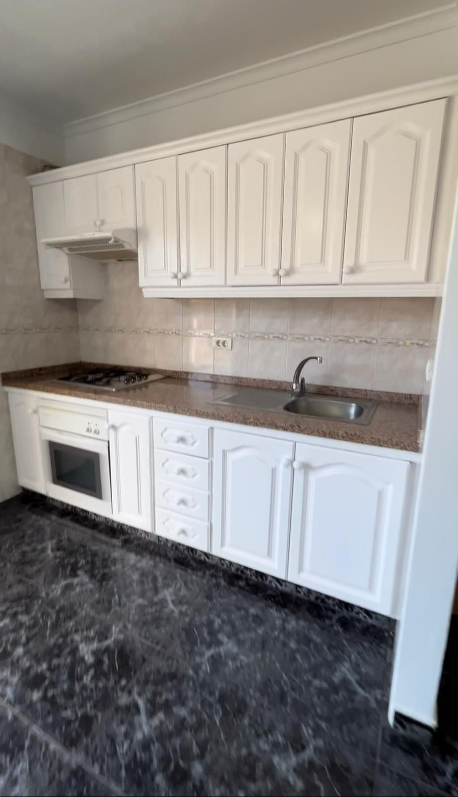 Appartement in Arona, te huur