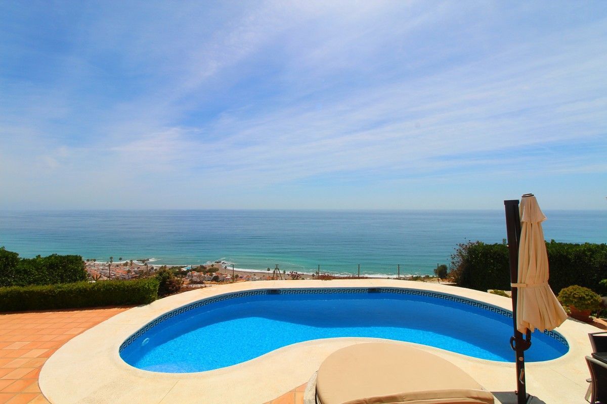 Villa in Manilva, La Duquesa, for sale