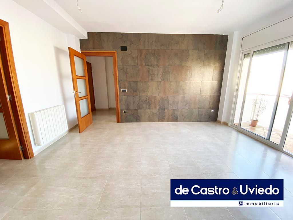 Pis a Pineda de Mar, Les Creus, en venda