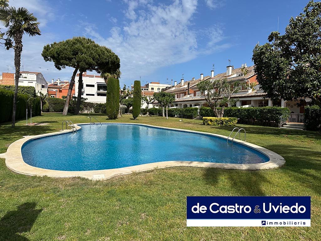Casa adosada en Pineda de Mar, Centro, venta