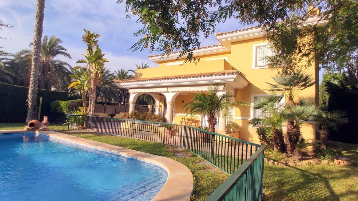 Villa in Muchamiel, Bonalba, for sale