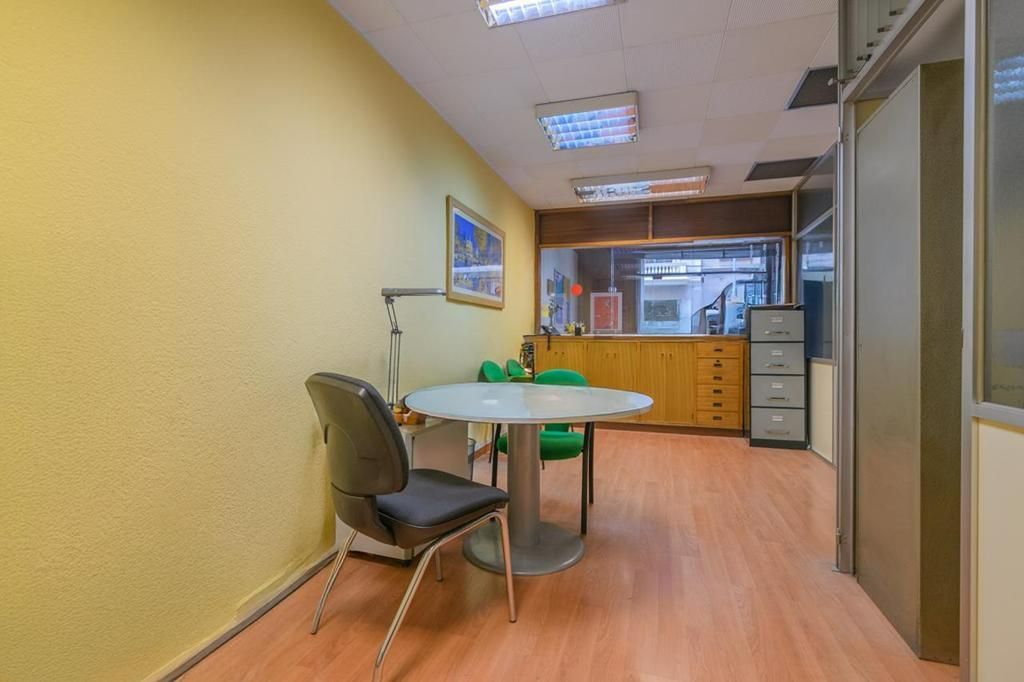 Local comercial a Barcelona, El Putget i el Farró, en venda