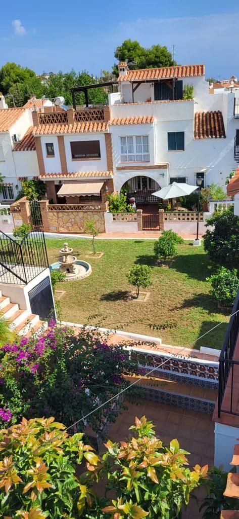 Casa adosada en Nerja, venta