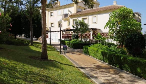 Apartment in Caleta de Vélez, for sale