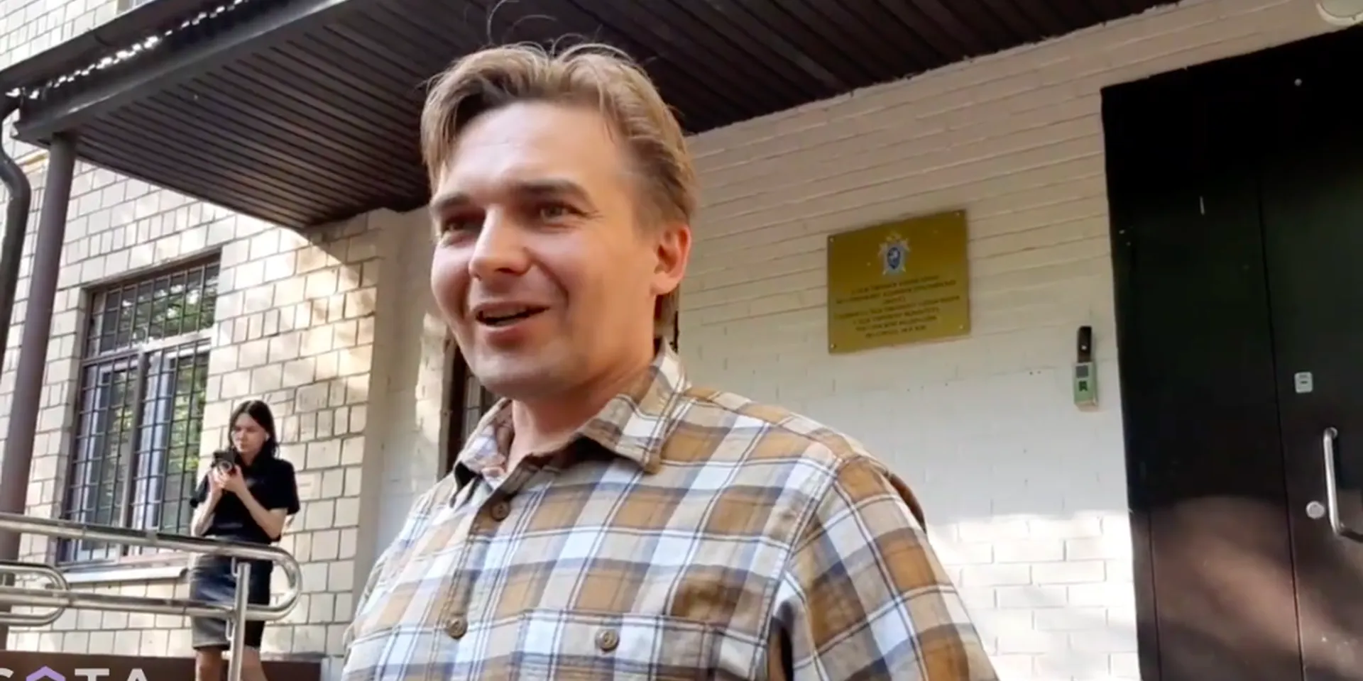 «Видимо, надо, чтобы адвокат на кухне жил». Доцент МГУ Михаил Лобанов и его жена — об очередных обысках, задержании и допросе по делу Ильи Пономарева