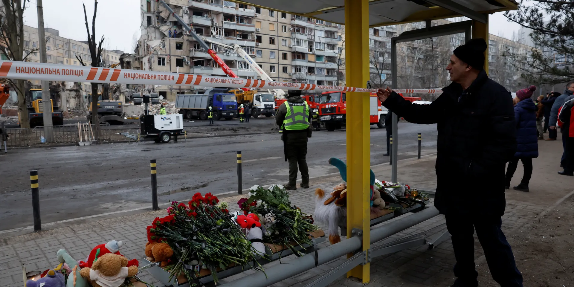 В Днепре закончили разбор завалов разрушенного российской ракетой дома. Среди 44 погибших — пятеро детей