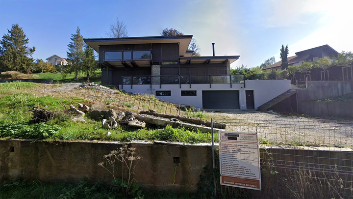 Villa in Chens-sur-Leman, situated on the French banks of Lake Geneva. Since 2010, the property belonged to a firm later owned by Akimov’s son, Denis, and stepdaughter Elena.