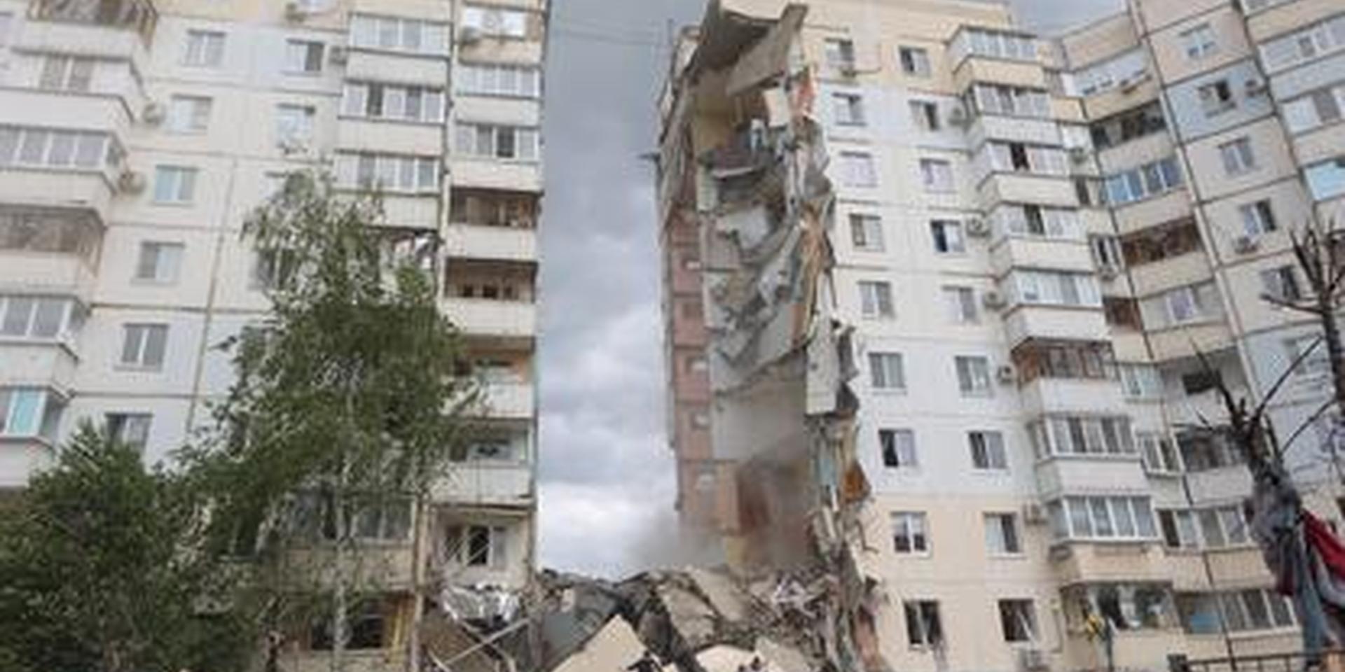 В Белгороде обрушился подъезд многоэтажки, известно о 13 погибших. Российские власти обвиняют ВСУ