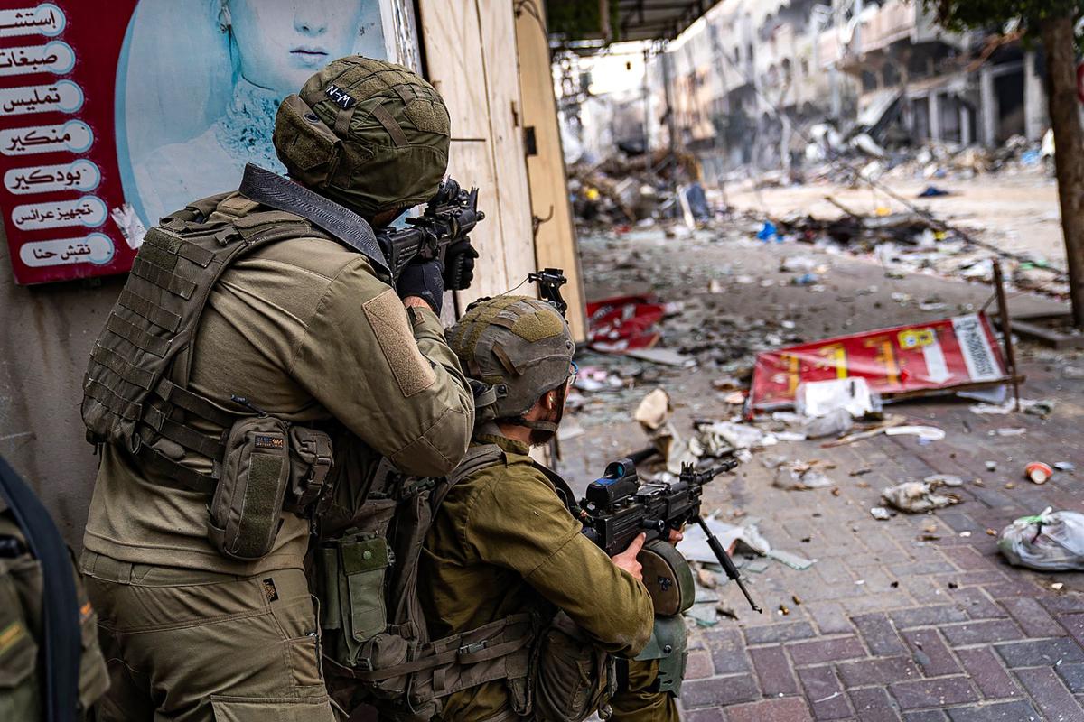 Нападение ХАМАС на Израиль (на фото — солдаты ЦАХАЛ) показало, что перевоспитание террористов добром — не самая надежная политика, а до «конца истории» еще далеко