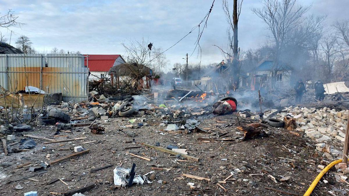 Последствия попадания ракеты в Киеве