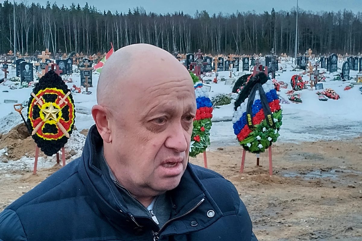 Yevgeny Prigozhin at the grave of a Wagner Group member