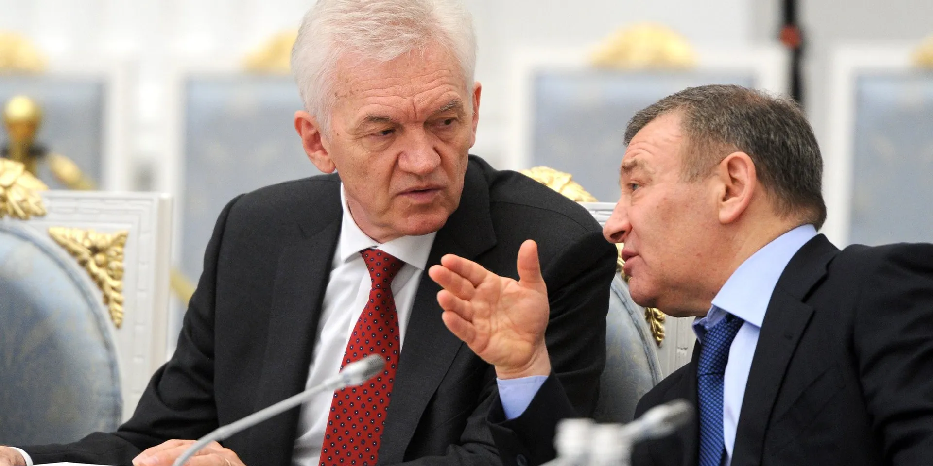 Кто помогал друзьям Путина прятать имущество