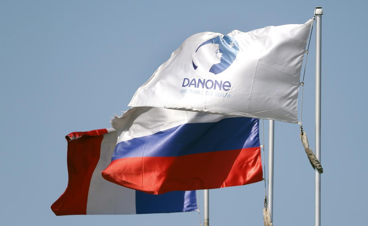 Из трех флагов над российским заводом Danone остался один 