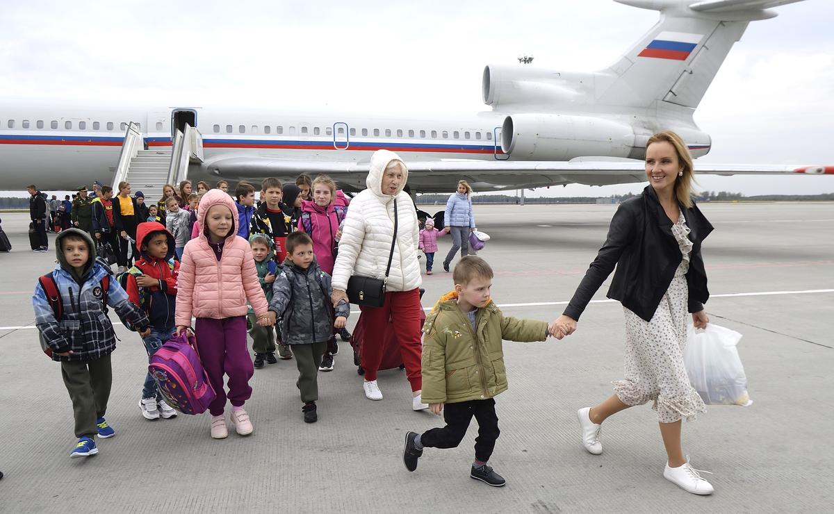 Мария Львова-Белова вывозит сирот из так называемой ДНР в Россию для устройства в российские семьи. 16 сентября 2022 года