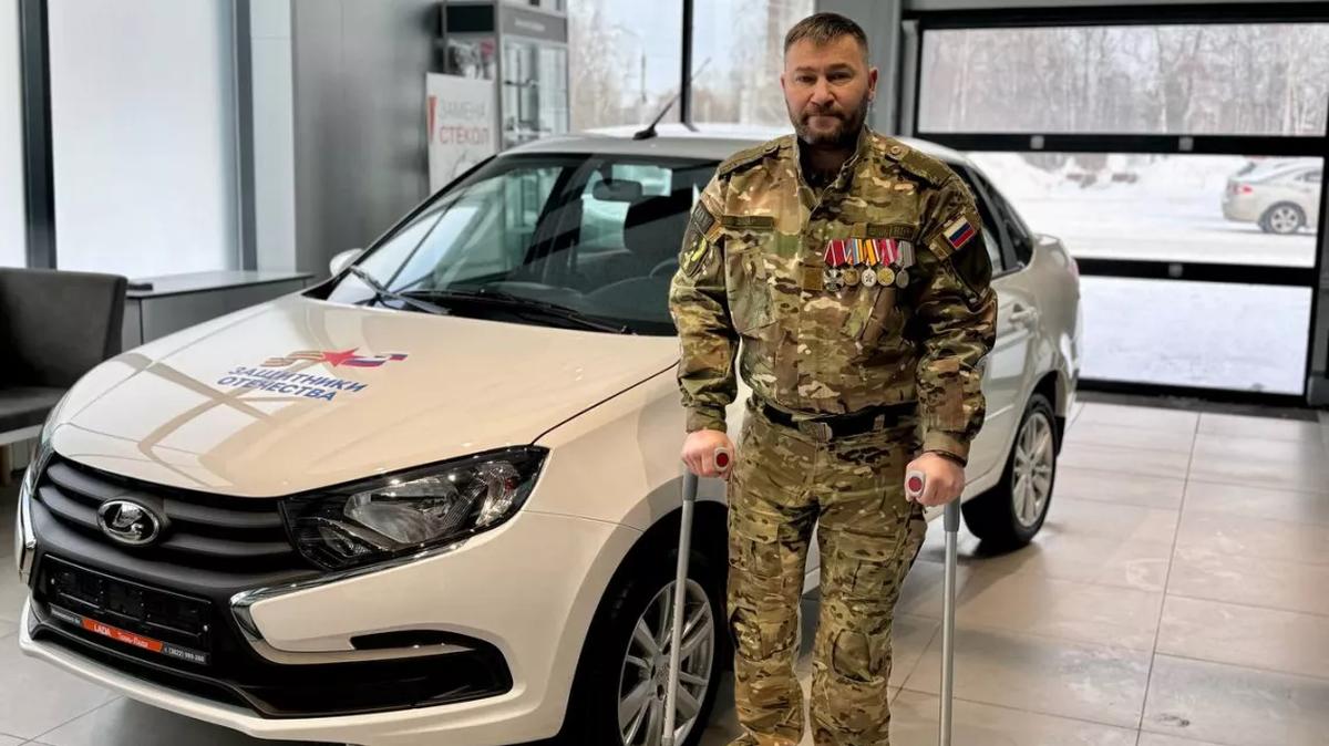 Mobilized Ivan Zakharchenko lost both legs in the war; in the photo, he is already with prosthetics.