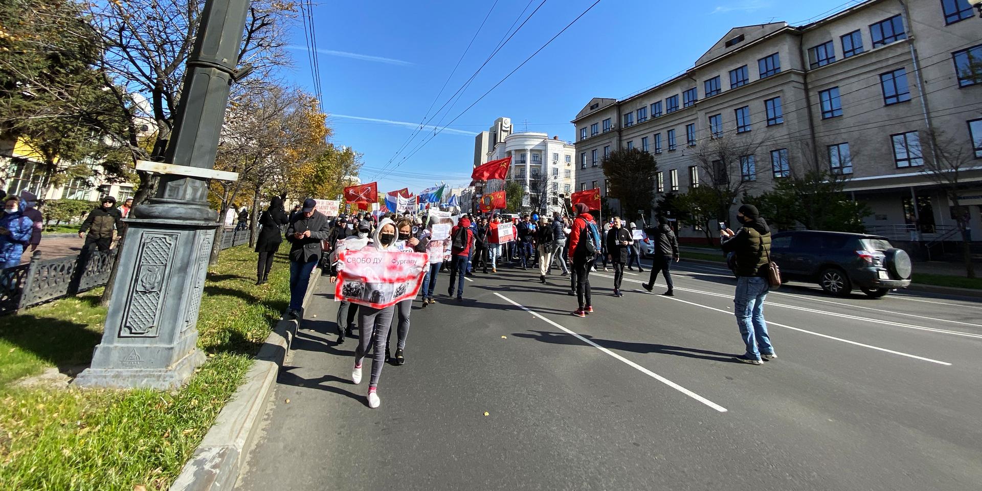 Край неорганизованного протеста. Почему Хабаровск выходит на улицу сотый день подряд