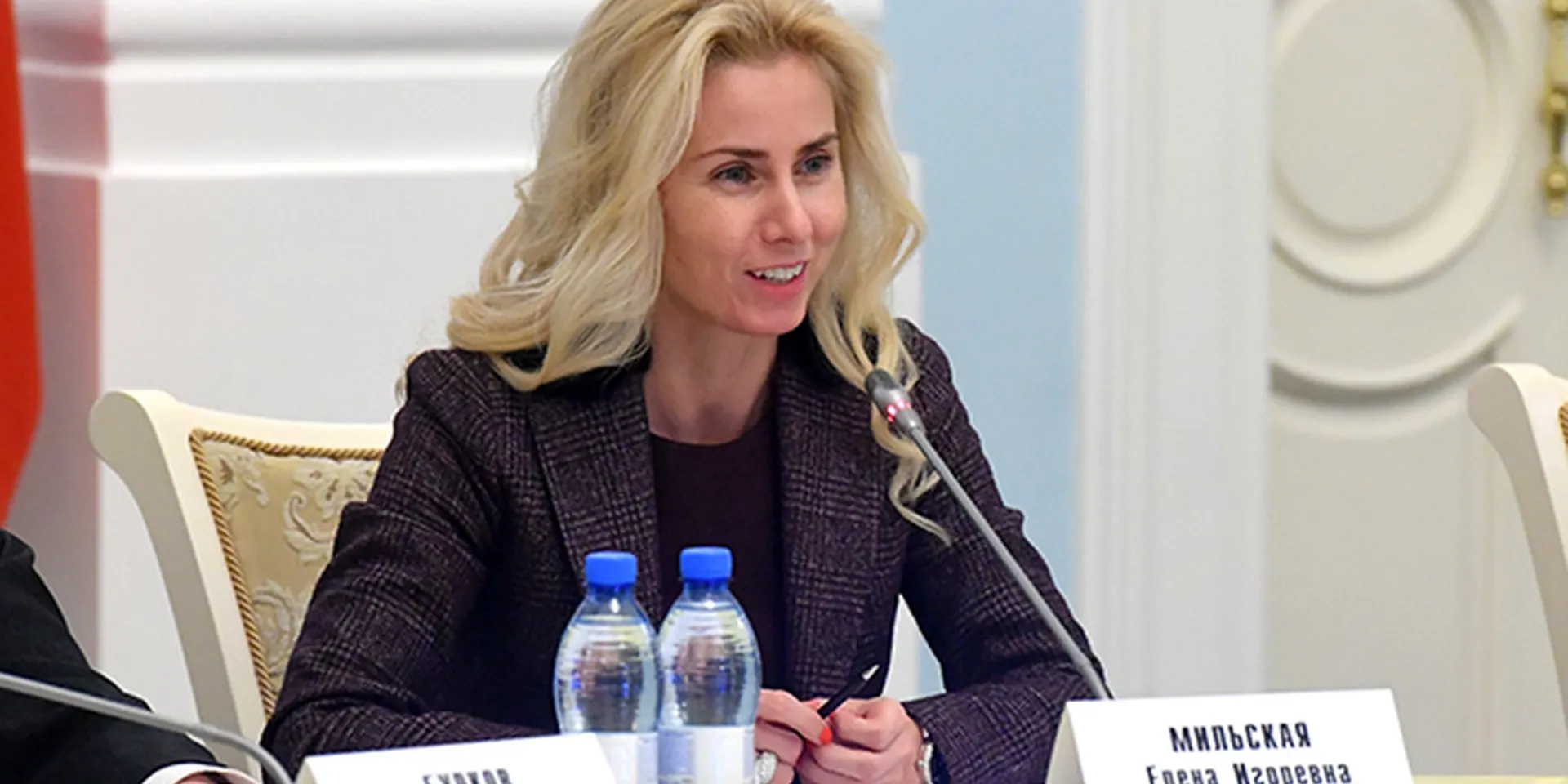 «Проект»: тайная жена главы МЧС Александра Куренкова занимается вывозом ...