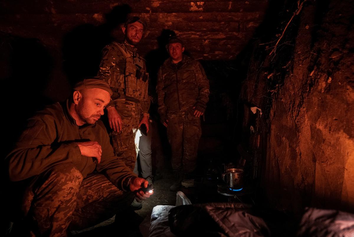 Украинские военные на укрепленной позиции под Волчанском, 19 мая
