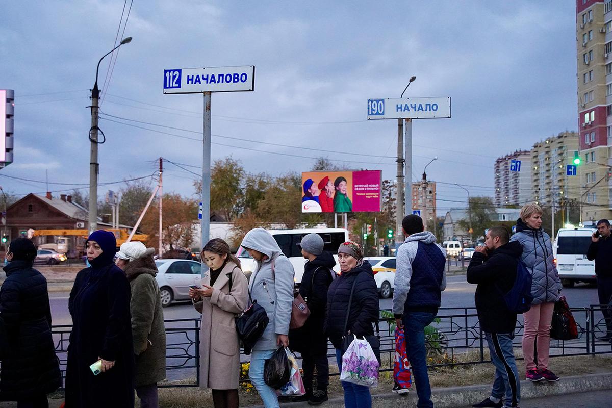 Rush hour, people in line for the marshrutka.