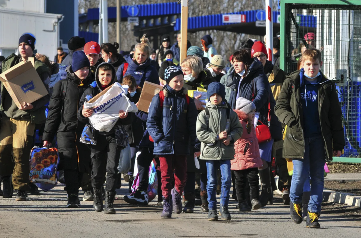 Children from the so-called DPR cross the Russian-Ukrainian border at the Matveev Kurgan checkpoint in the Rostov region. February 20, 2022