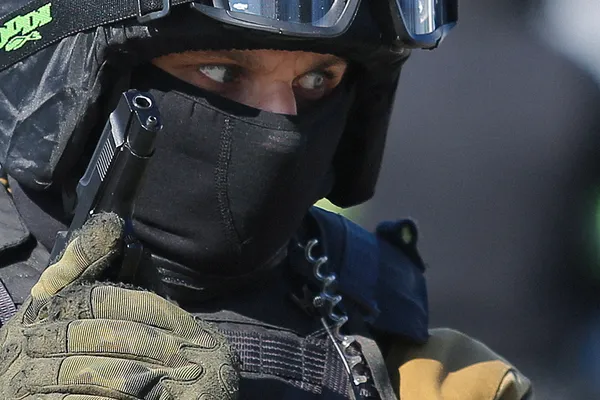 «Неустановленное лицо Роман Анин»   