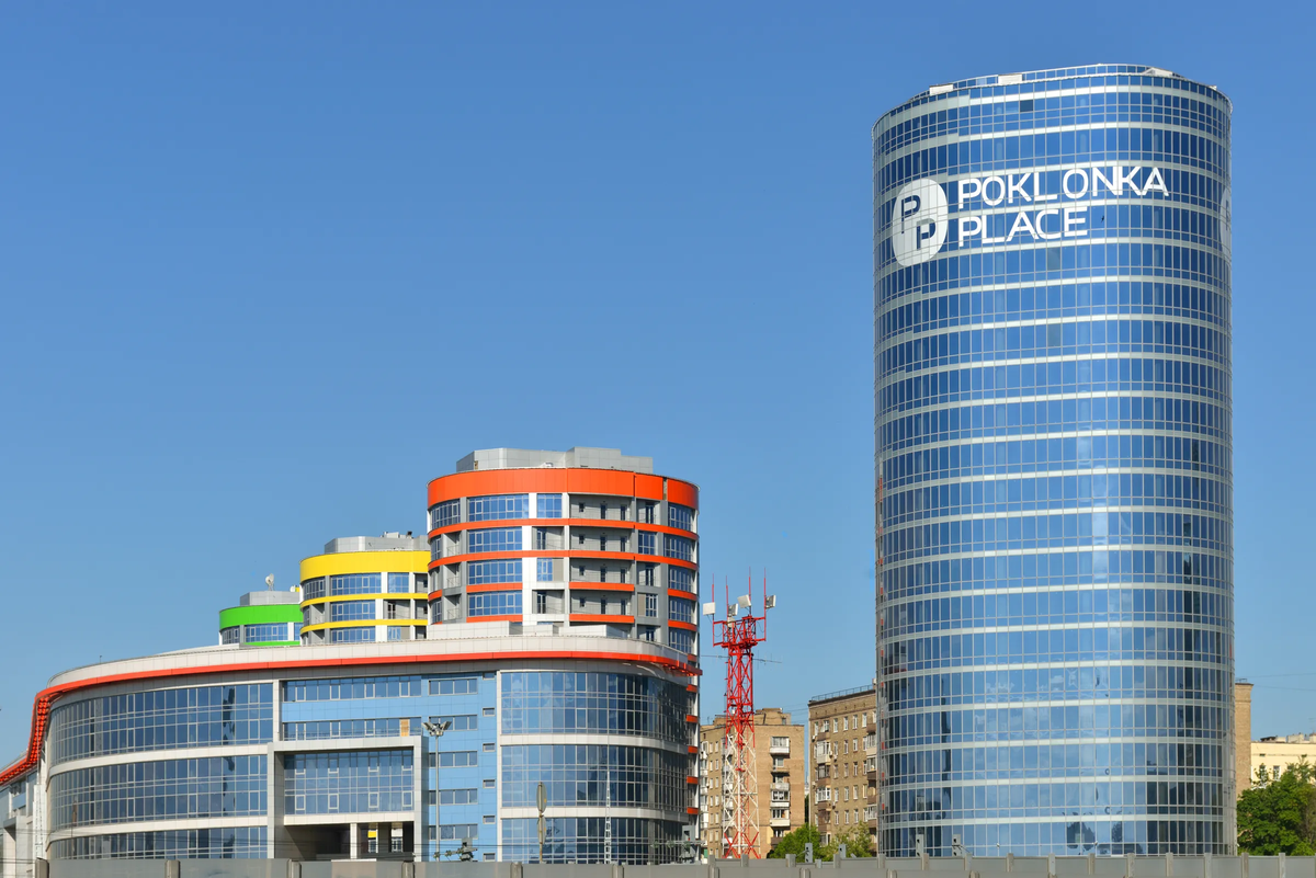 
Andrey Akimov and his Gazprombank deputies were among the beneficiaries of the development firm behind the Poklonka Place business quarter. 