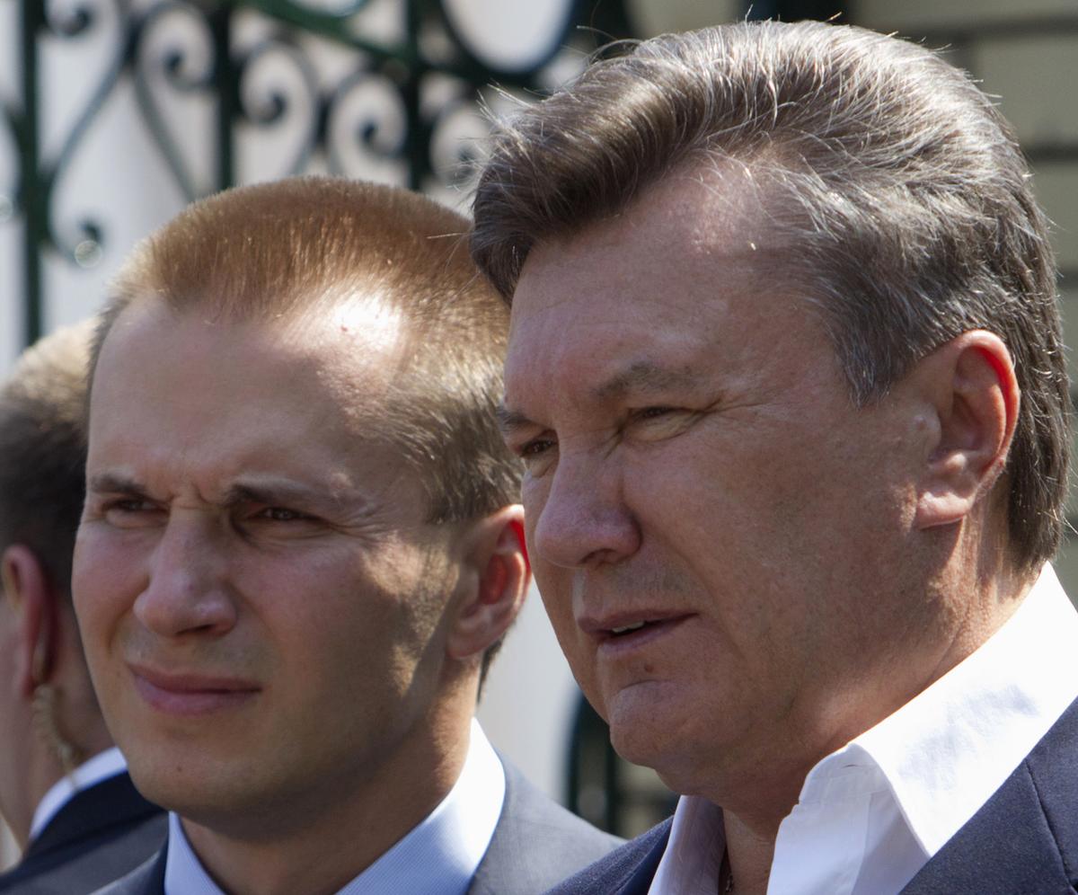 Виктор Янукович с сыном Александром, апрель 2010 года