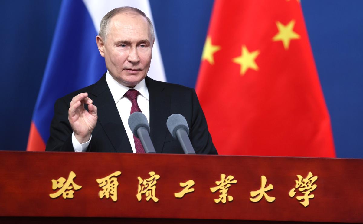Владимир Путин во время визита в Китай