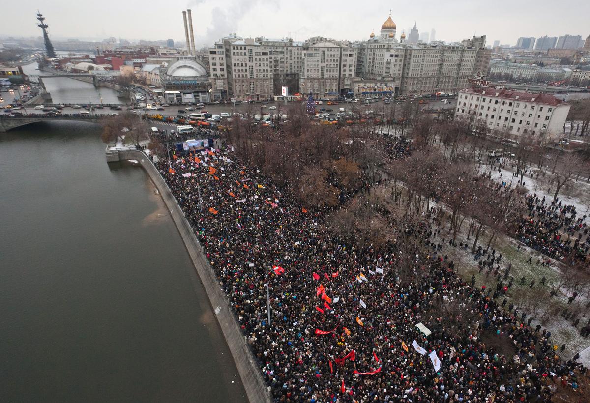 В протестах участвовал и бизнес. Болотная площадь, 2011 год.