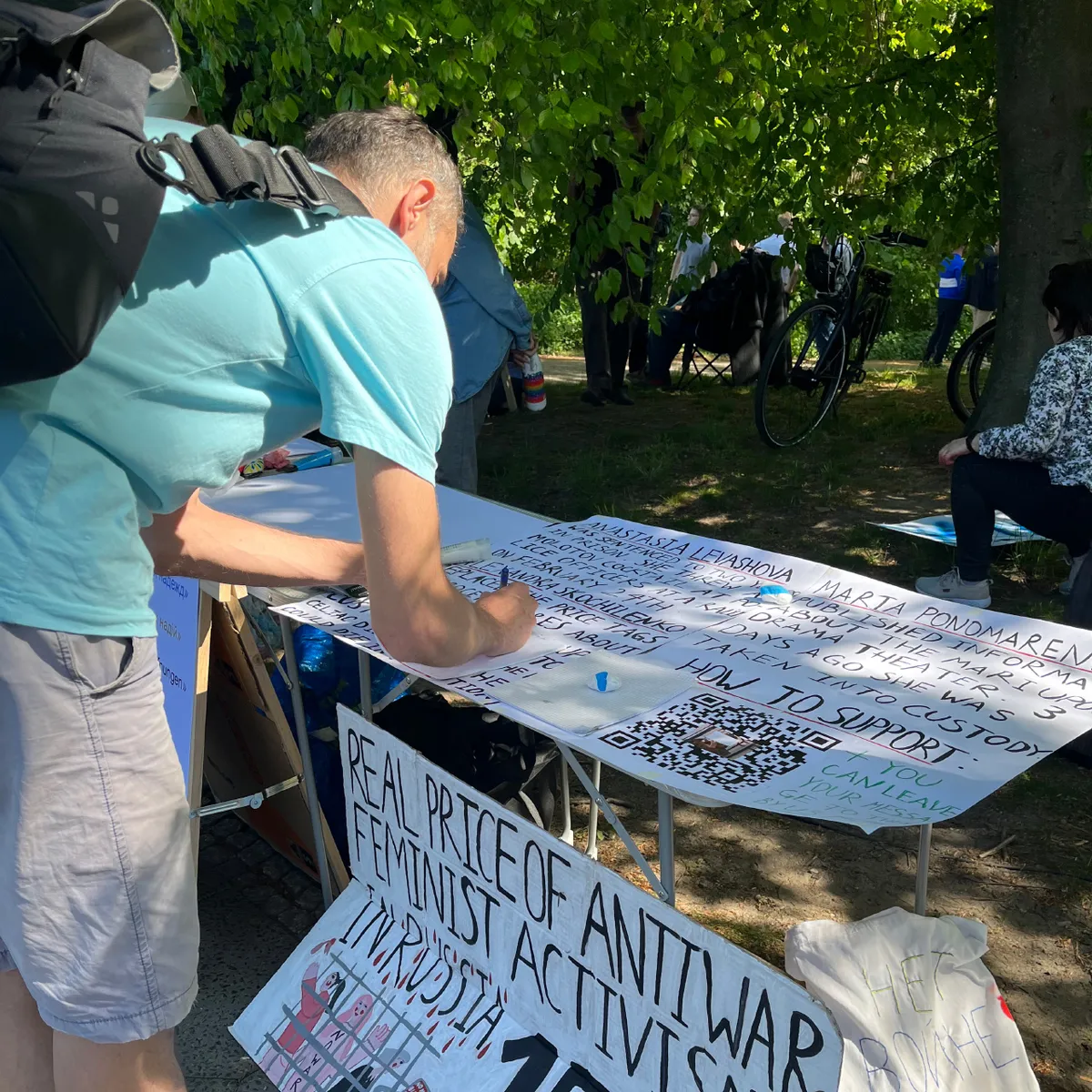 Участники акции предлагают написать письмо тем, кому в России по закону о фейках грозит «десяточка»