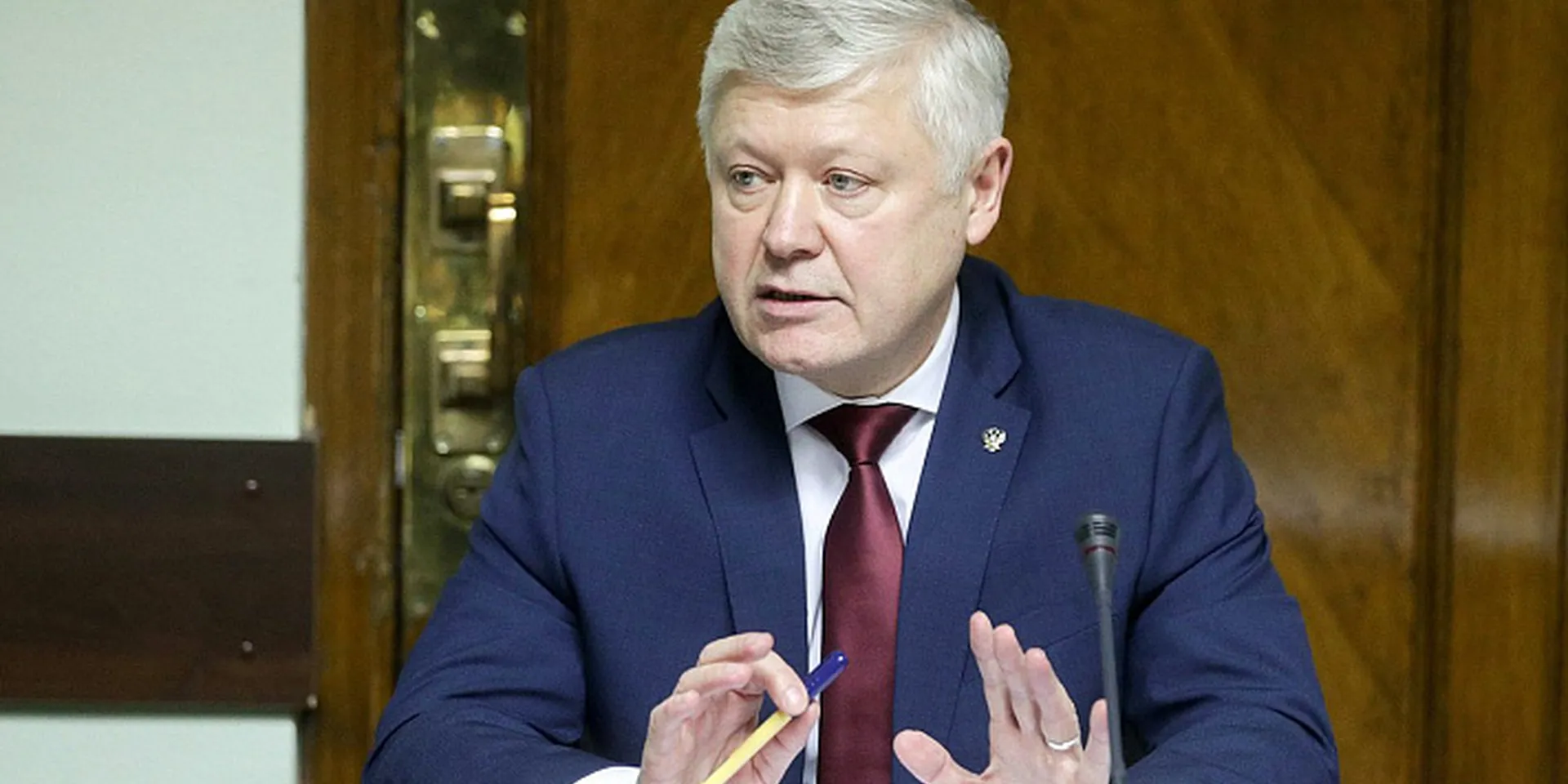 Госдума предлагает сажать на три года за мелкие взятки до 10 000 рублей. Неужели учителя и врачи поедут в колонии за подарки учеников и пациентов?