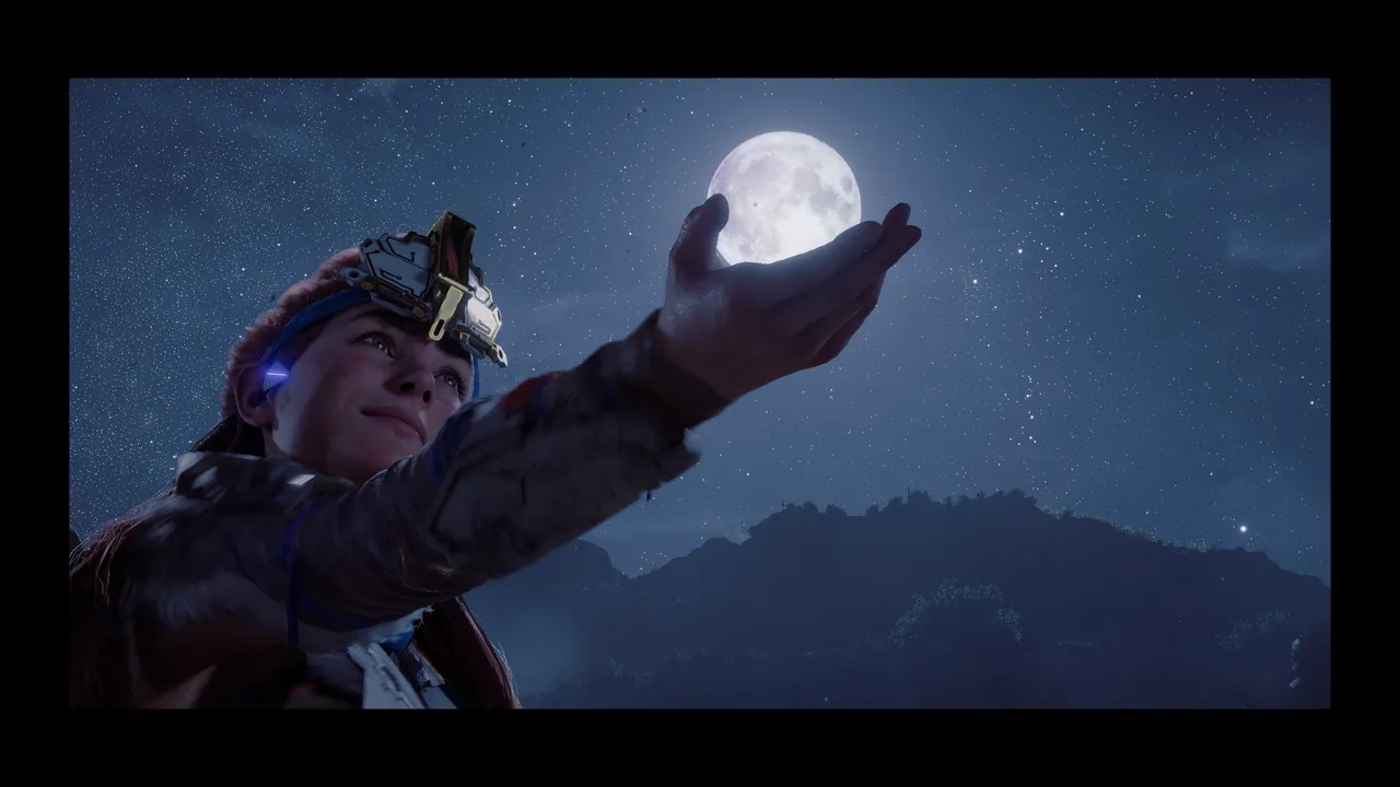 Aloy at night with her arm outstretched to look like she's holding the moon