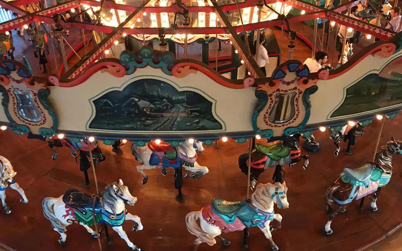 santa-monica-pier-carousel-@xochiltboughtacamera_.jpg