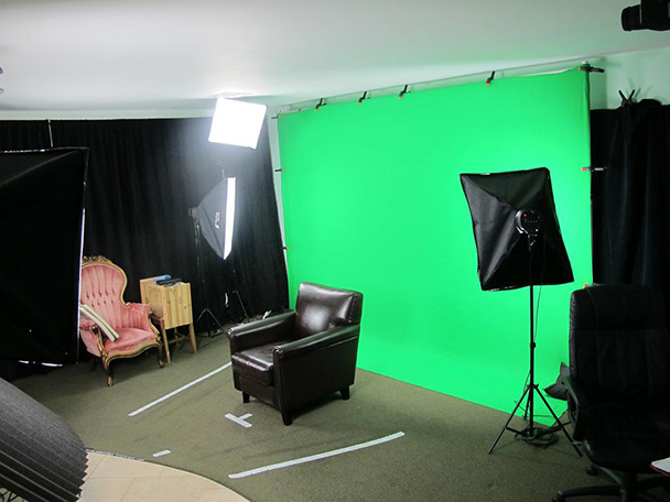 Chroma Key Fundamentals, Helge Scherlund's eLearning News: Raise the Bar: Shooting and Editing Green-Screen Video ...