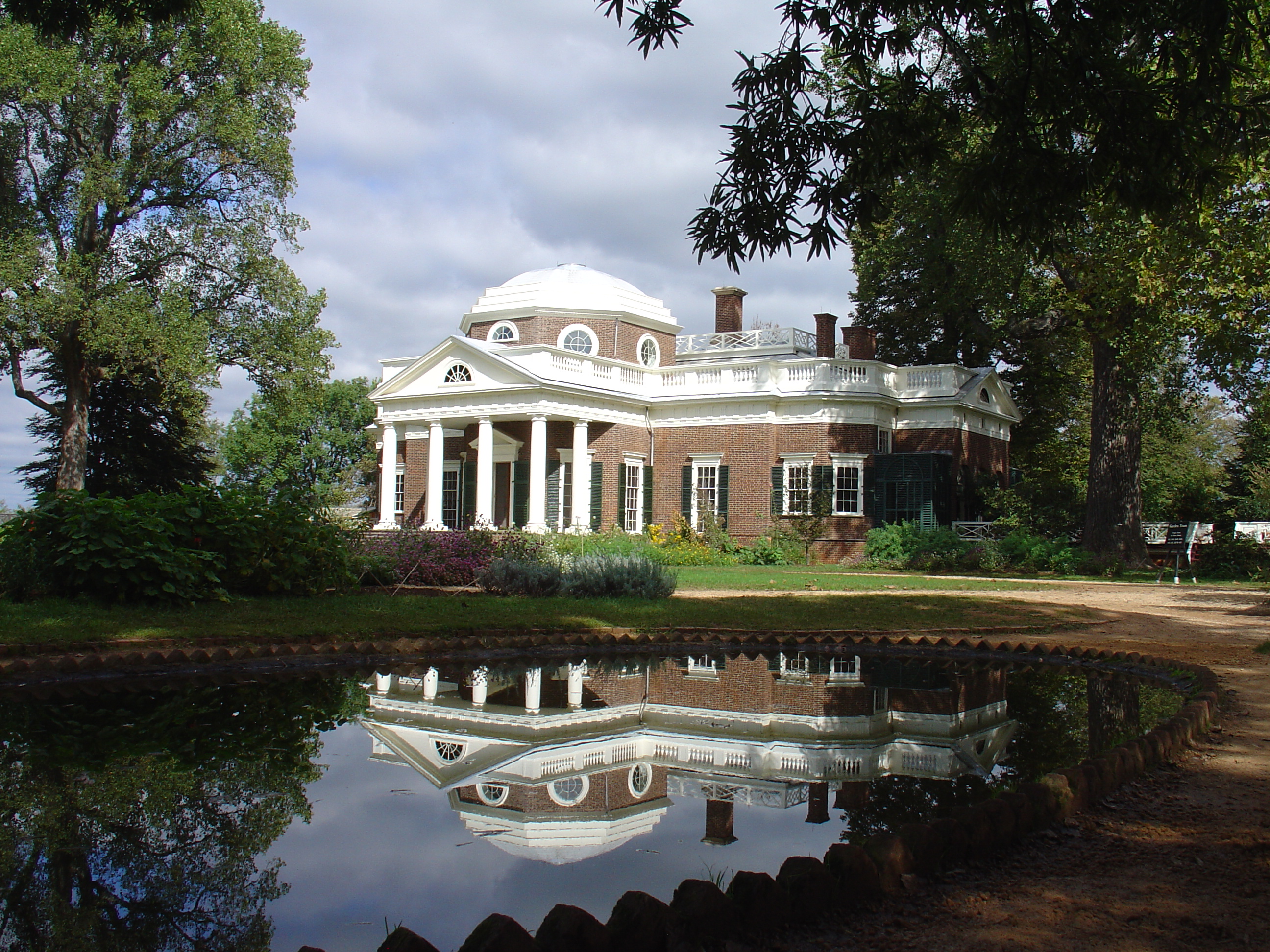 Neoclassical Influence and Unique Features, File:Monticello reflected.JPG - Wikipedia