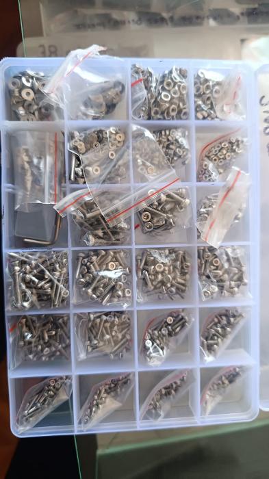 2100 pcs M1.6 M2 M2.5 M3 M4 M5 304 (perno cabeza hexagonal plomo) Kit surtido de tuercas de tornillo de cabeza hueca hexagonal de acero inoxidable