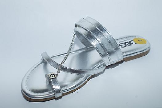 SANDALIAS PLATEADAS CON CADENA GBG 8