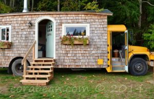 54ffa3115d19b-shingled-bus-house-1-de