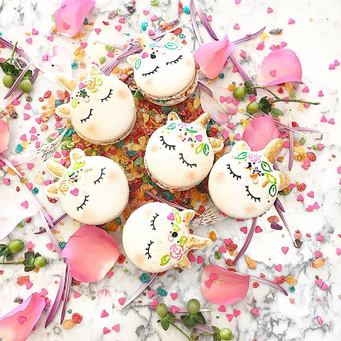 cute-unicorn-macarons-19-586e4fc238dbf__700