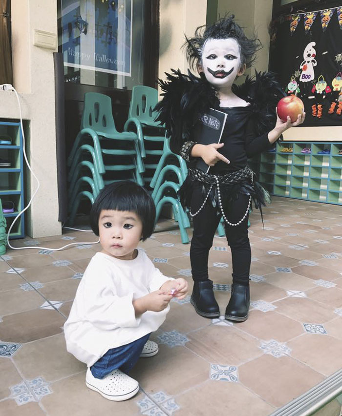 kindergartener-girl-death-note-l-ryuk-halloween-costume-15-59f6dc48a5485__700