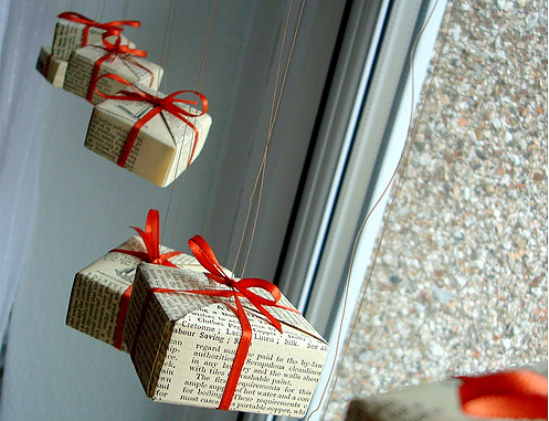 gift-package-garland