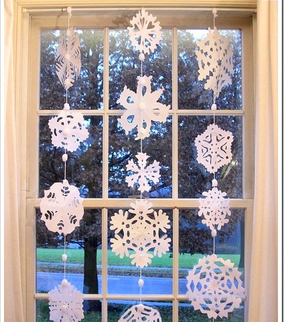 paper-snowflakes-garland