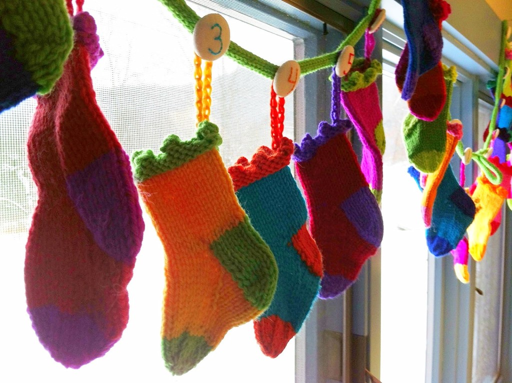 stockings-window-garland