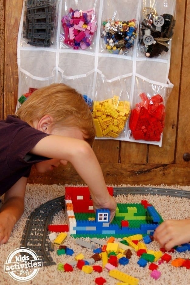 So kann dein Kind seine Legosteine auch ganz leicht selbst aufräumen und wiederfinden.
