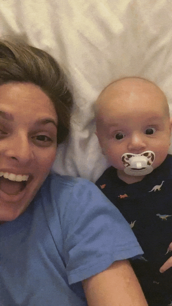 Un estudio reveló que tu bebé usa estrategias para hacerte sonreír y, de esa forma, demostrarte su amor