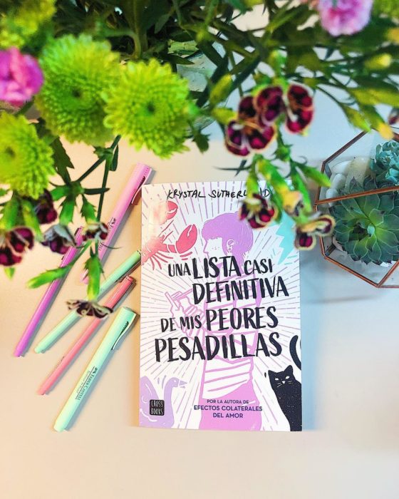 Portada del libro Una lista casi definitiva de mis peores pesadillas  de Krystal Sutherland 