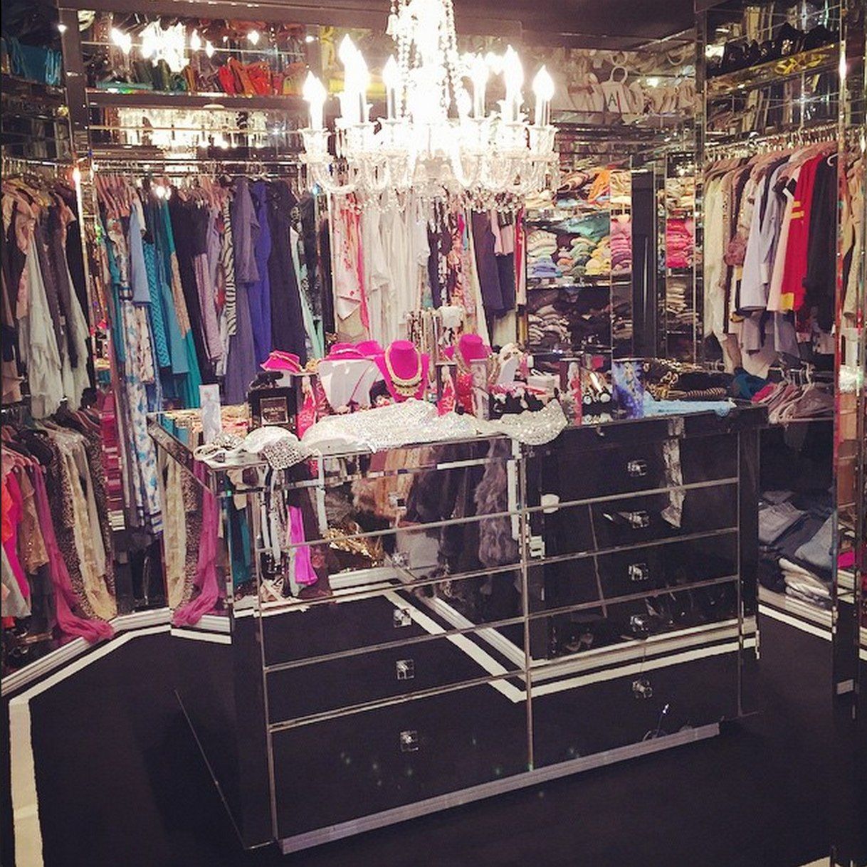 Resultado de imagen de paris hilton closet