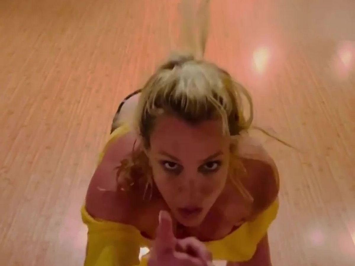 BREAKING: Britney Spears’ Fans WORRIED After Star Goes BALLISTIC & CHOKES Herself In New Clip
