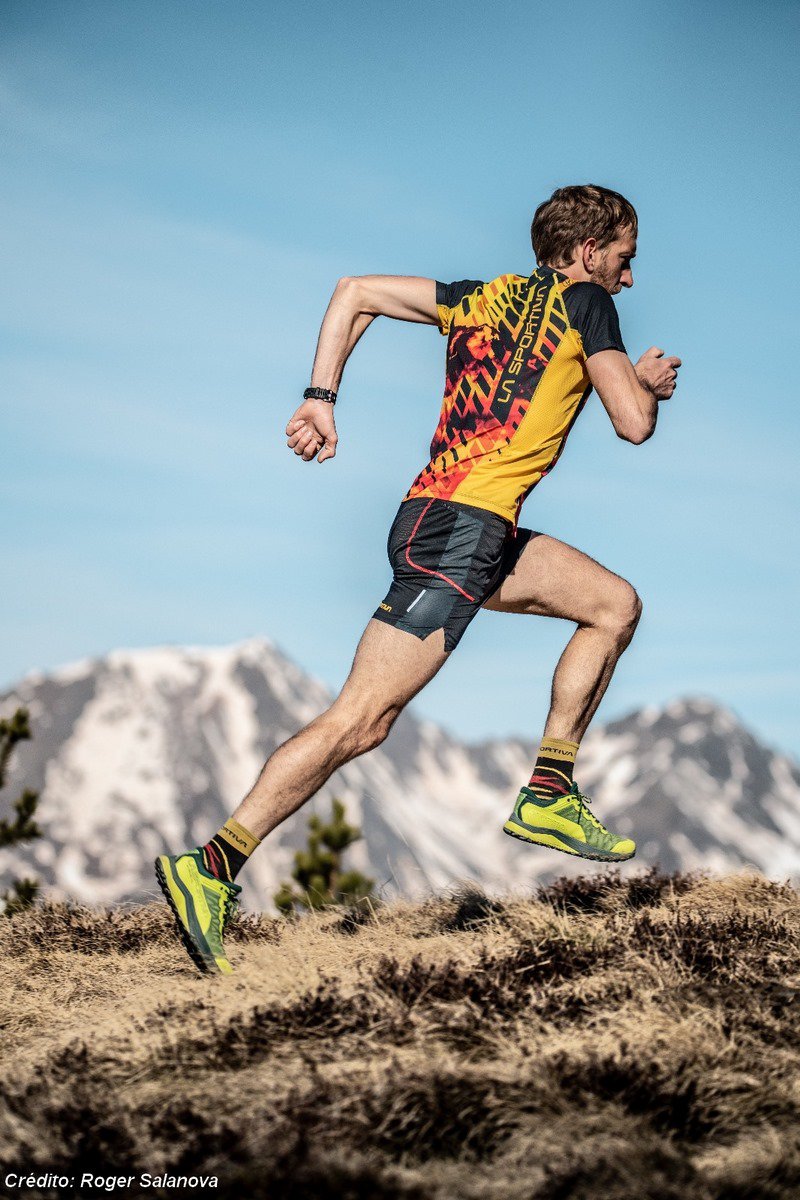 Pere Rullan del equipo La Sportiva corriendo en Pirineos